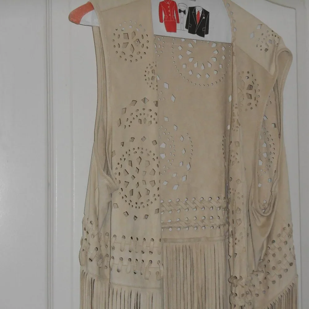 WESTERN BOHO STYLE TAN FAUX SUEDE LEATHER FRINGE EYELET VEST PYRAMID COLLECTION - Picture 2 of 13
